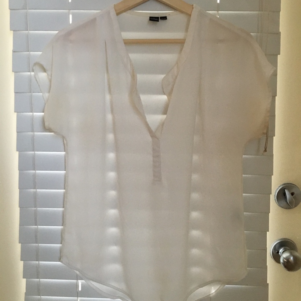 Icone white blouse